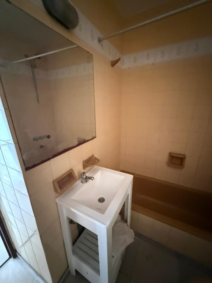 49 E/ 1 Y 2 - DEPARTAMENTO DE 1 DORMITORIO 5 TO PISO AL FRENTE