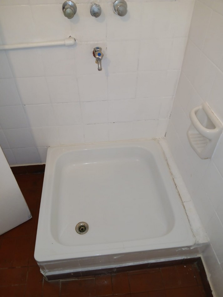 AV 53 Y 4- MONOAMBIENTE AL FRENTE 1 ER PISO - CENTRO LA PLATA 
