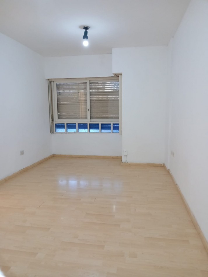 AV 53 Y 4- MONOAMBIENTE AL FRENTE 1 ER PISO - CENTRO LA PLATA 