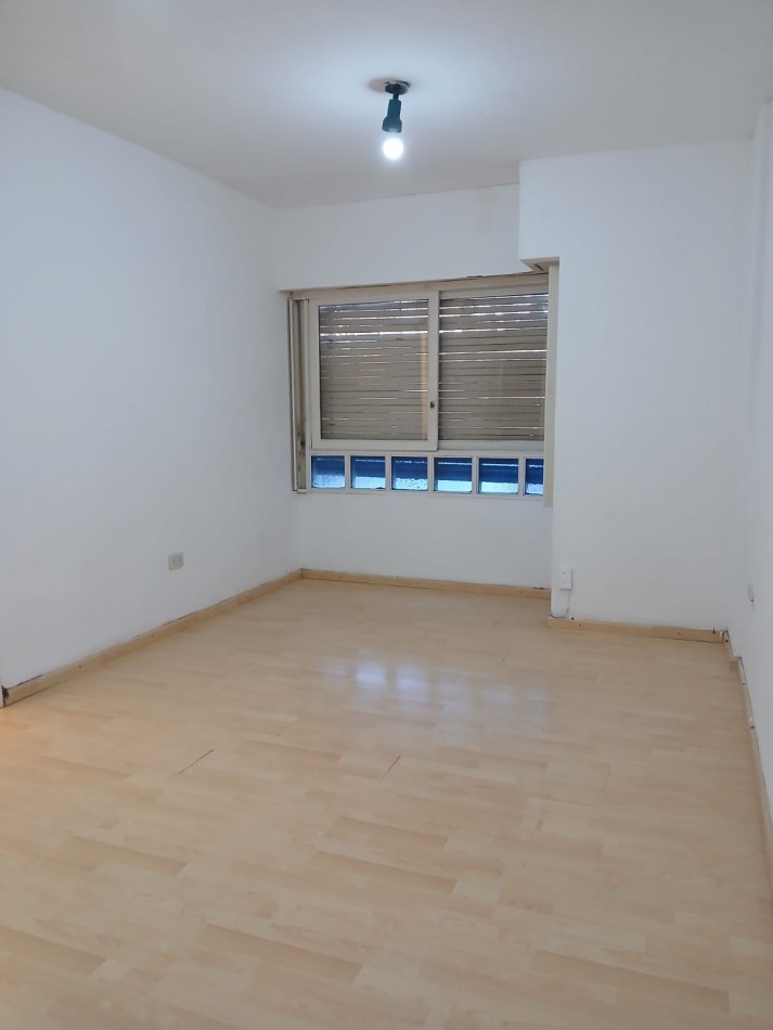 AV 53 Y 4- MONOAMBIENTE AL FRENTE 1 ER PISO - CENTRO LA PLATA 