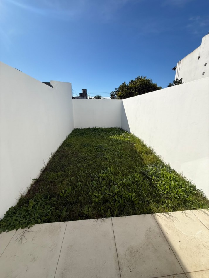 135 e/ 39 y 40 - duplex en venta con jardin - a estrenar