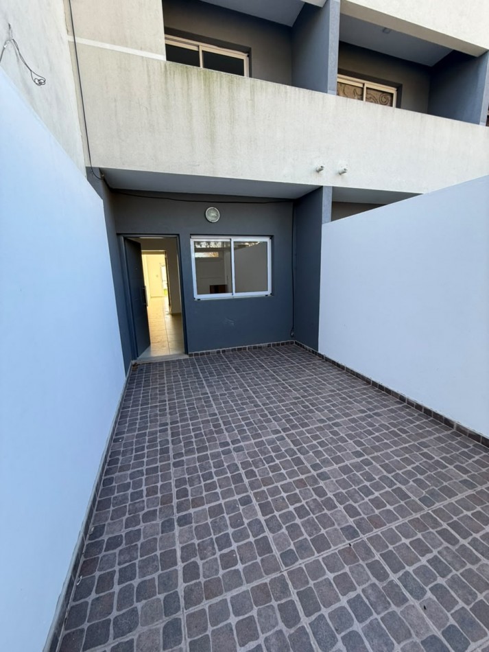 135 e/ 39 y 40 - duplex en venta con jardin - a estrenar