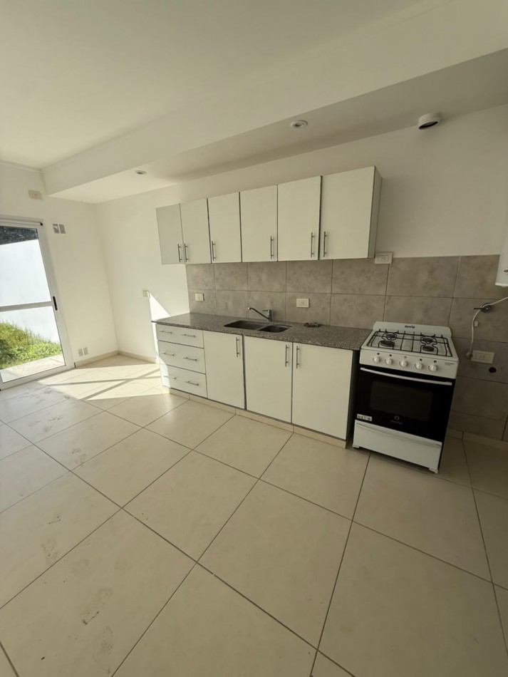 135 e/ 39 y 40 - duplex en venta con jardin - a estrenar