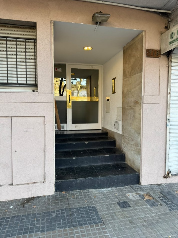 1 E/ 46 Y 47 - MONOAMBIENTE A RECICLAR - 4 TO PISO CONTRA FRENTE 