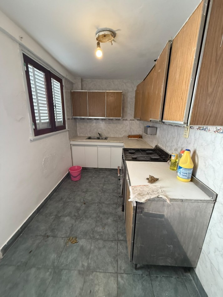 41 E/ 18 Y 19 - CASA EN ALQUILER EN PLANTA ALTA - 3 DORM BARRIO LA LOMA