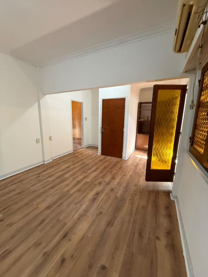 41 E/ 18 Y 19 - CASA EN ALQUILER EN PLANTA ALTA - 3 DORM BARRIO LA LOMA