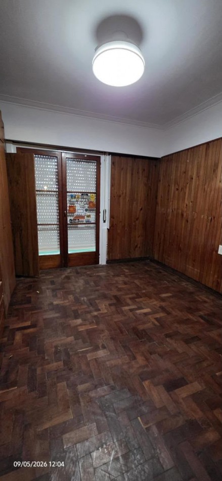 41 E/ 18 Y 19 - CASA EN ALQUILER EN PLANTA ALTA - 3 DORM BARRIO LA LOMA
