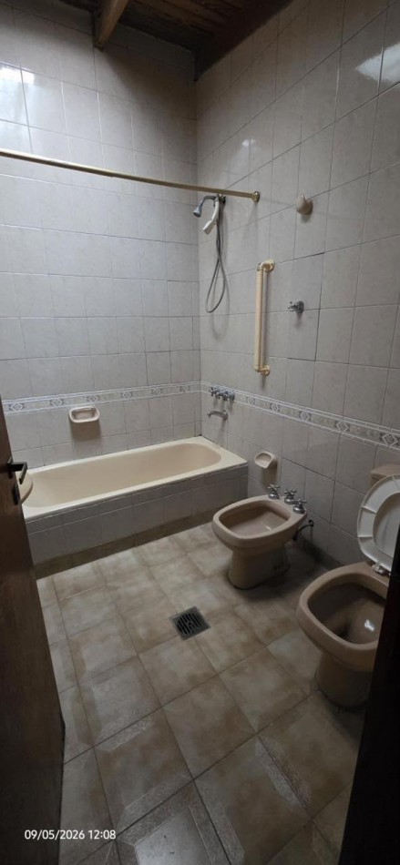 41 E/ 18 Y 19 - CASA EN ALQUILER EN PLANTA ALTA - 3 DORM BARRIO LA LOMA