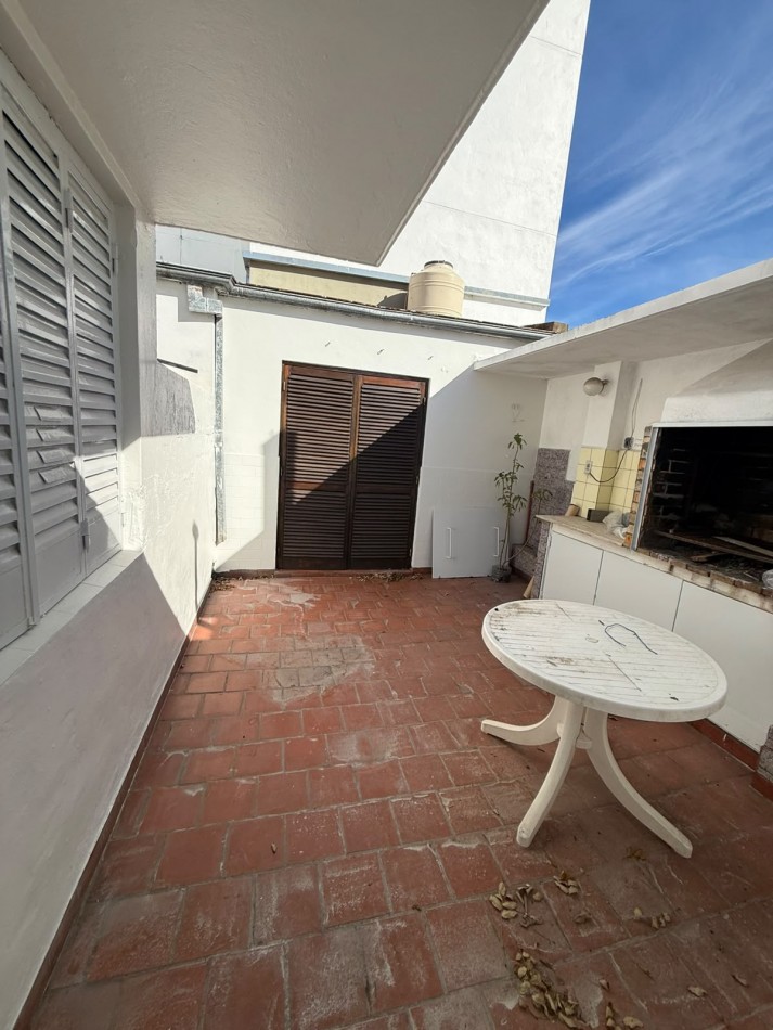 41 E/ 18 Y 19 - CASA EN ALQUILER EN PLANTA ALTA - 3 DORM BARRIO LA LOMA