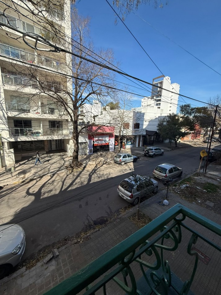 41 E/ 18 Y 19 - CASA EN ALQUILER EN PLANTA ALTA - 3 DORM BARRIO LA LOMA