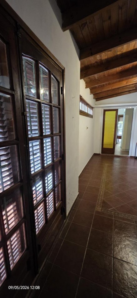 41 E/ 18 Y 19 - CASA EN ALQUILER EN PLANTA ALTA - 3 DORM BARRIO LA LOMA