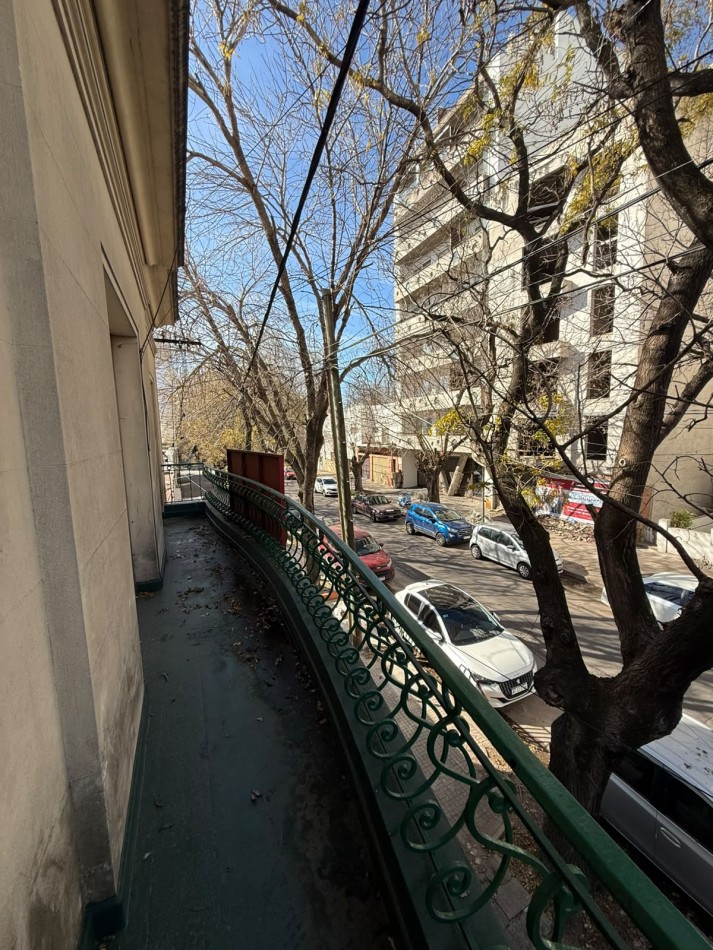 41 E/ 18 Y 19 - CASA EN ALQUILER EN PLANTA ALTA - 3 DORM BARRIO LA LOMA