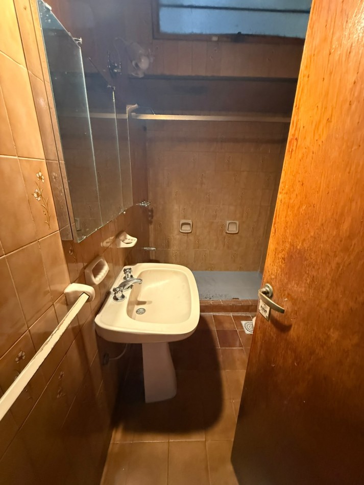 41 E/ 18 Y 19 - CASA EN ALQUILER EN PLANTA ALTA - 3 DORM BARRIO LA LOMA