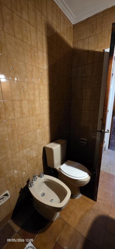 41 E/ 18 Y 19 - CASA EN ALQUILER EN PLANTA ALTA - 3 DORM BARRIO LA LOMA