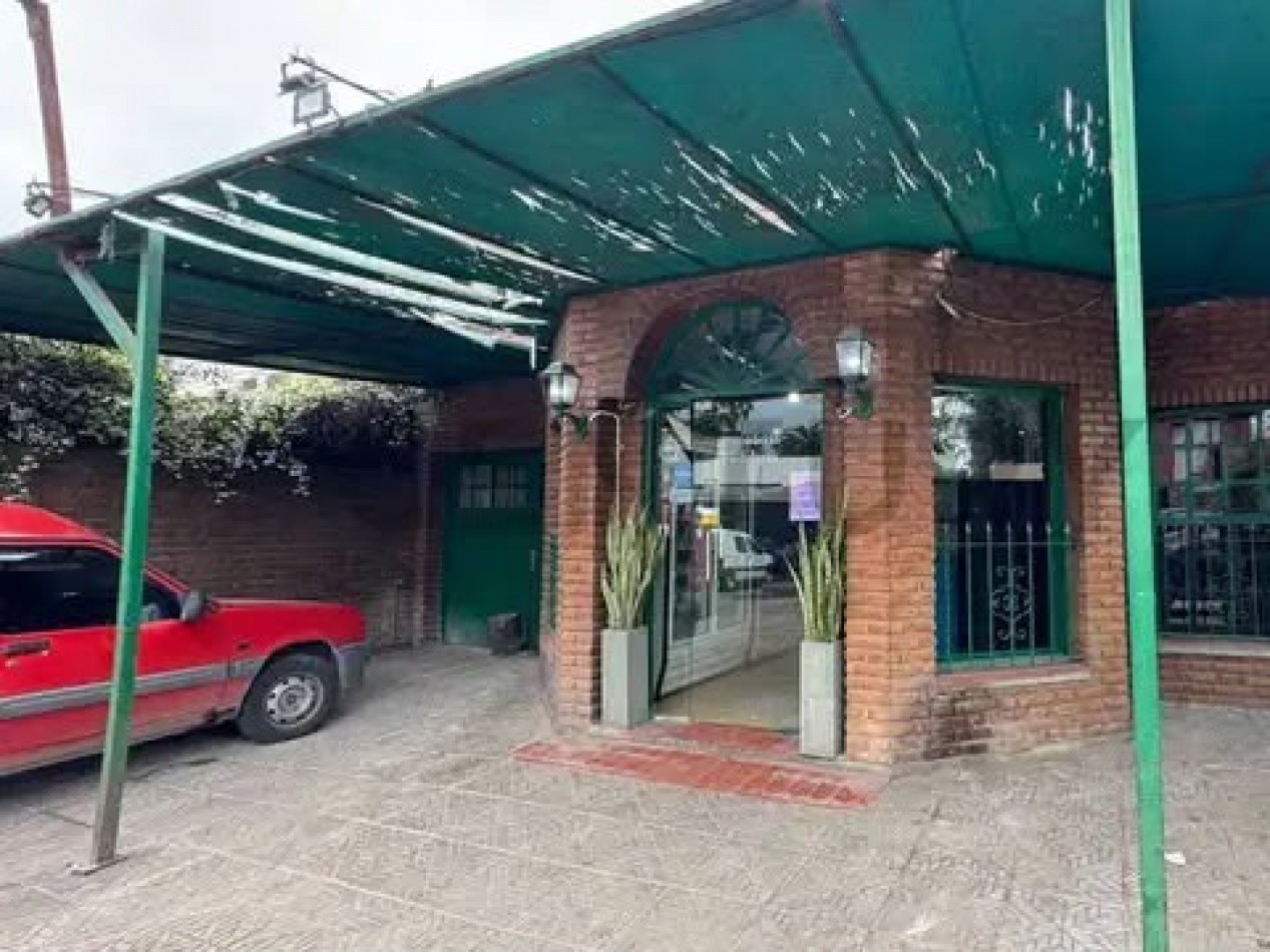 493 E/ Camino Gral Belgrano y 23 - local en venta Gonnet