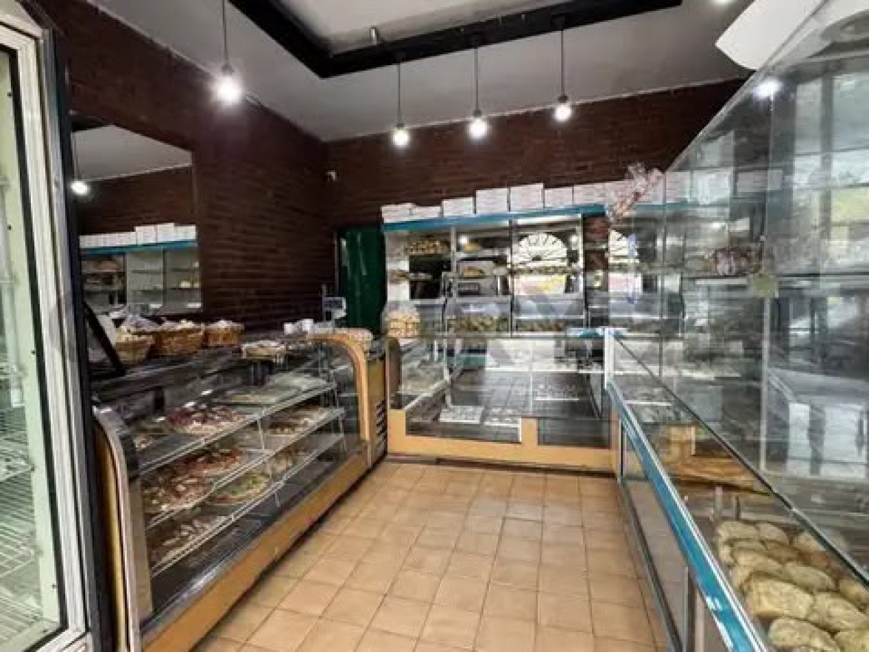 493 E/ Camino Gral Belgrano y 23 - local en venta Gonnet