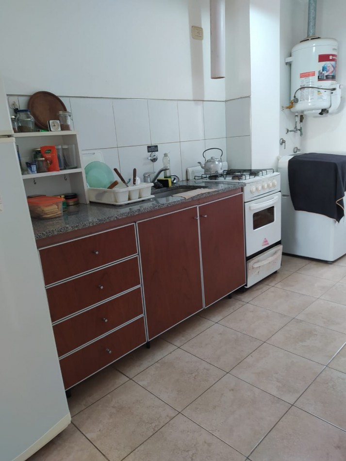 26 E/ 62 Y 63 - MONOAMBIENTE 3 ER PISO X ESCALERA MUY LUMINOSO 