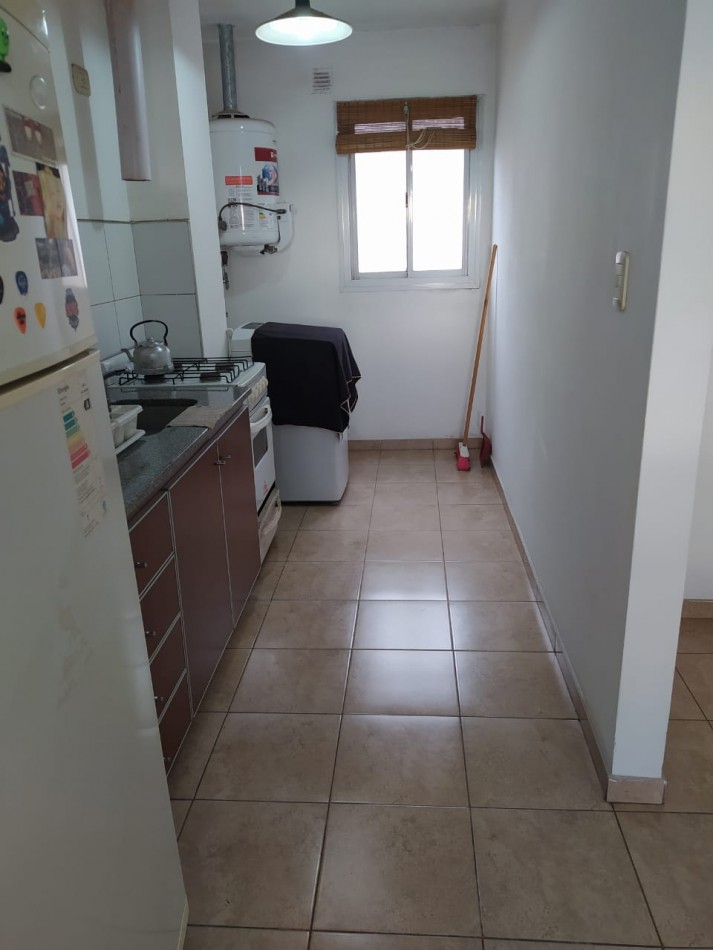 26 E/ 62 Y 63 - MONOAMBIENTE 3 ER PISO X ESCALERA MUY LUMINOSO 