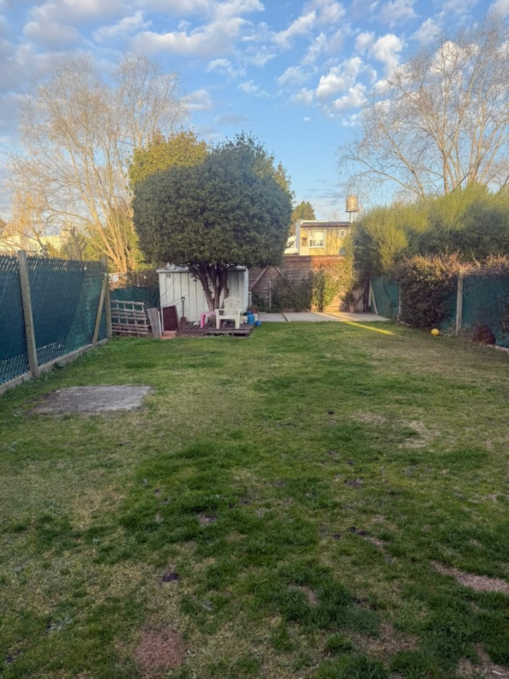 657 e/ 20 bis y 21 - casa 3 dorm - Parque Sicardi