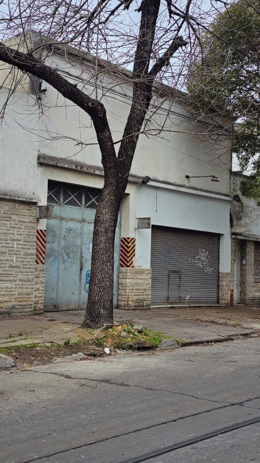 70 E/ 4 Y 5 - VENTA DE GALPON CON COCHERA Y UN LOCAL - LA PLATA