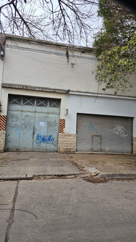 70 E/ 4 Y 5 - VENTA DE GALPON CON COCHERA Y UN LOCAL - LA PLATA