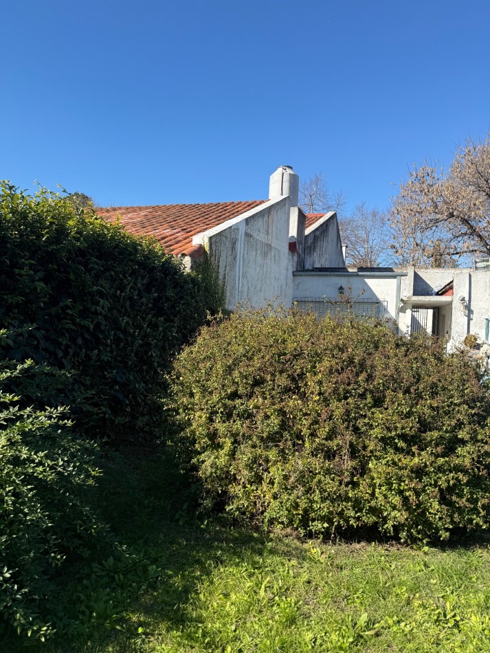 33 e/ 1 y 115 - casa en Tolosa con terreno 