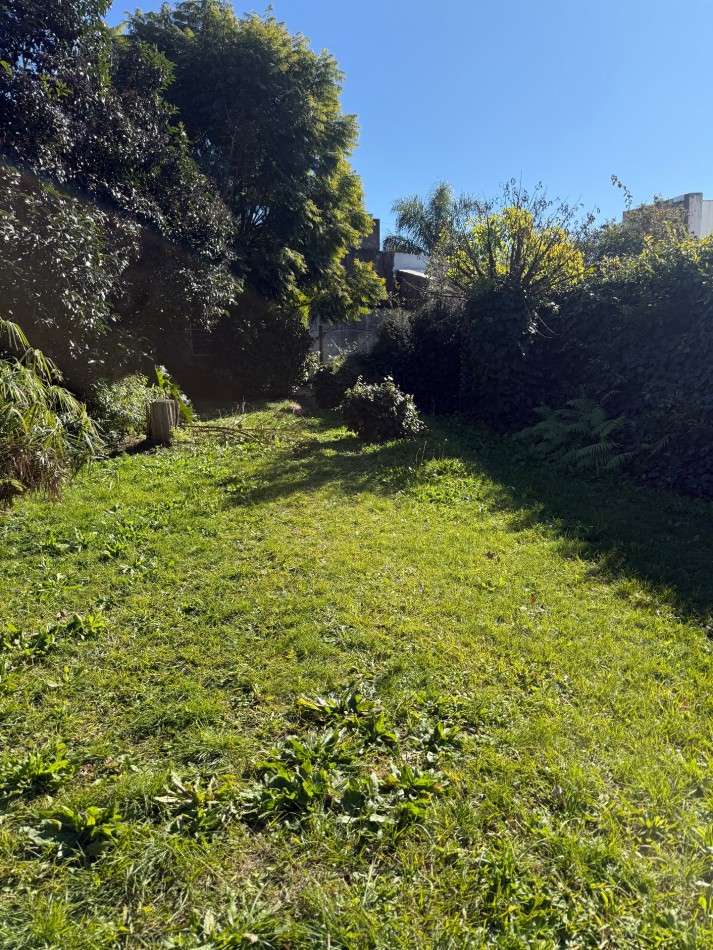 33 e/ 1 y 115 - casa en Tolosa con terreno 