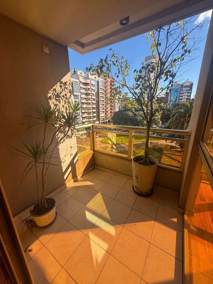 Alquier plaza Paso ( 13 y 44 ) - 3 Dorm con cochera 