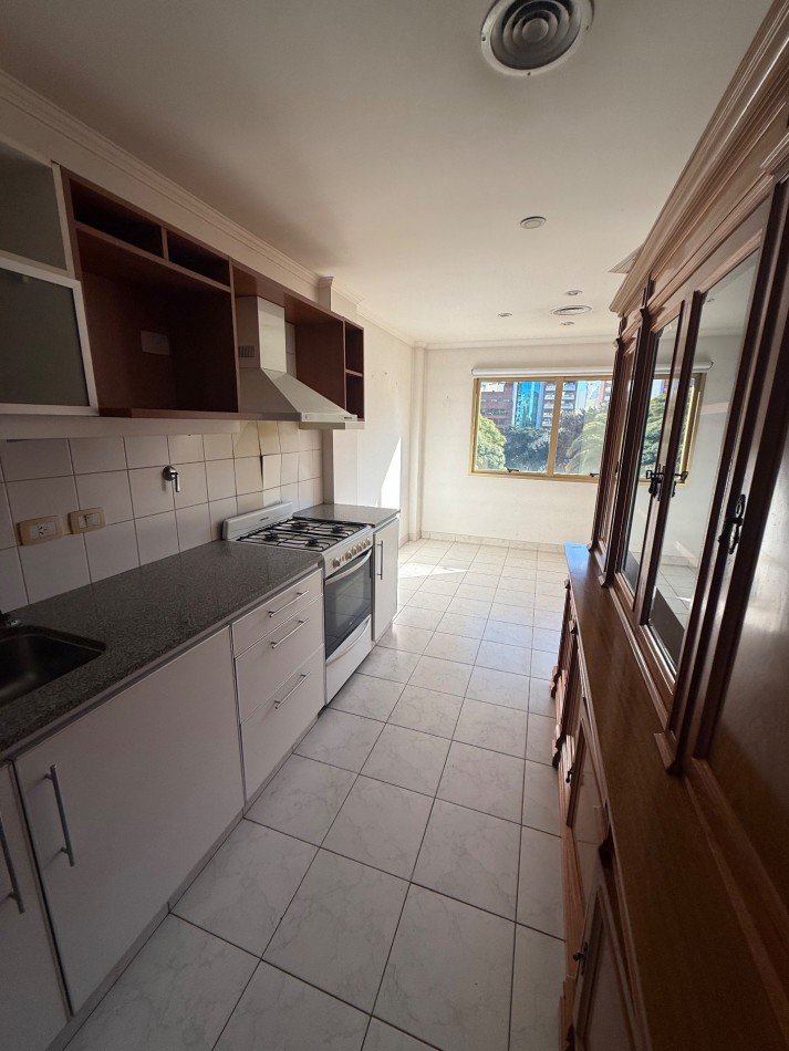 Alquier plaza Paso ( 13 y 44 ) - 3 Dorm con cochera 