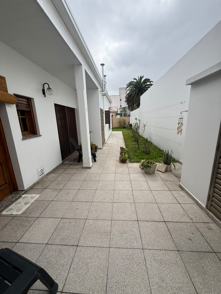 33 E/ 22 Y 23 - VEDEMOS HERMOSA CASA EN BARRIO LA LOMA - LOTE 9X28