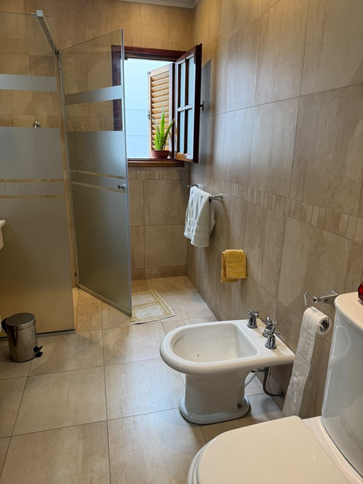 33 E/ 22 Y 23 - VEDEMOS HERMOSA CASA EN BARRIO LA LOMA - LOTE 9X28