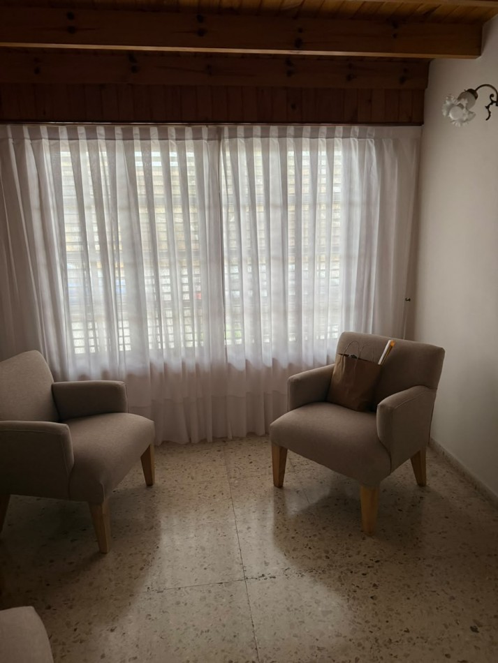 33 E/ 22 Y 23 - VEDEMOS HERMOSA CASA EN BARRIO LA LOMA - LOTE 9X28