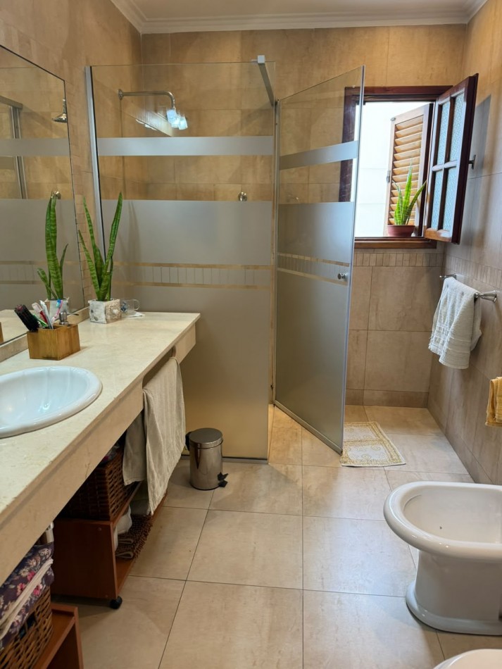 33 E/ 22 Y 23 - VEDEMOS HERMOSA CASA EN BARRIO LA LOMA - LOTE 9X28