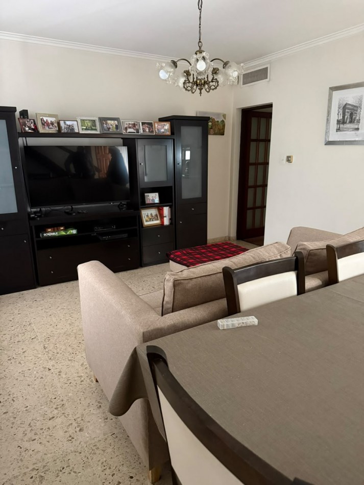33 E/ 22 Y 23 - VEDEMOS HERMOSA CASA EN BARRIO LA LOMA - LOTE 9X28