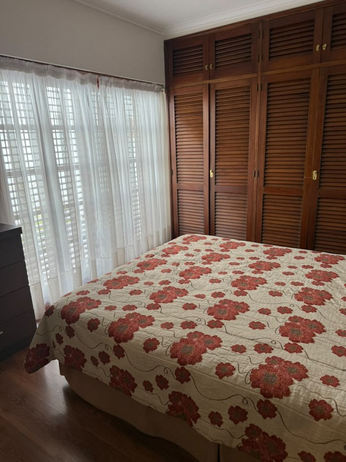 33 E/ 22 Y 23 - VEDEMOS HERMOSA CASA EN BARRIO LA LOMA - LOTE 9X28