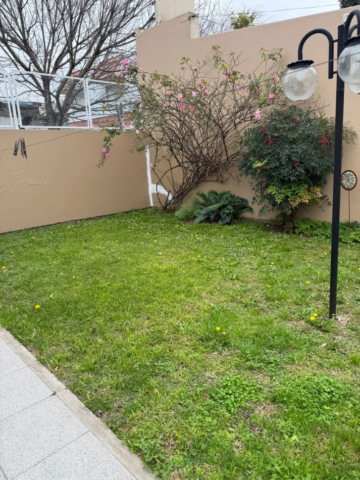 33 E/ 22 Y 23 - VEDEMOS HERMOSA CASA EN BARRIO LA LOMA - LOTE 9X28