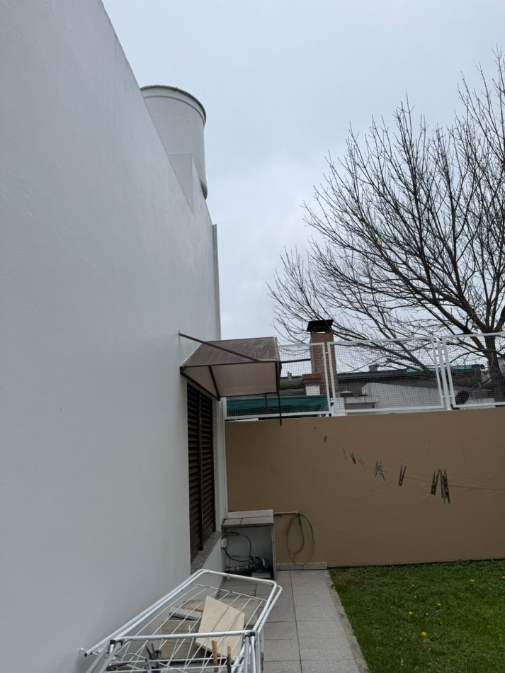 33 E/ 22 Y 23 - VEDEMOS HERMOSA CASA EN BARRIO LA LOMA - LOTE 9X28