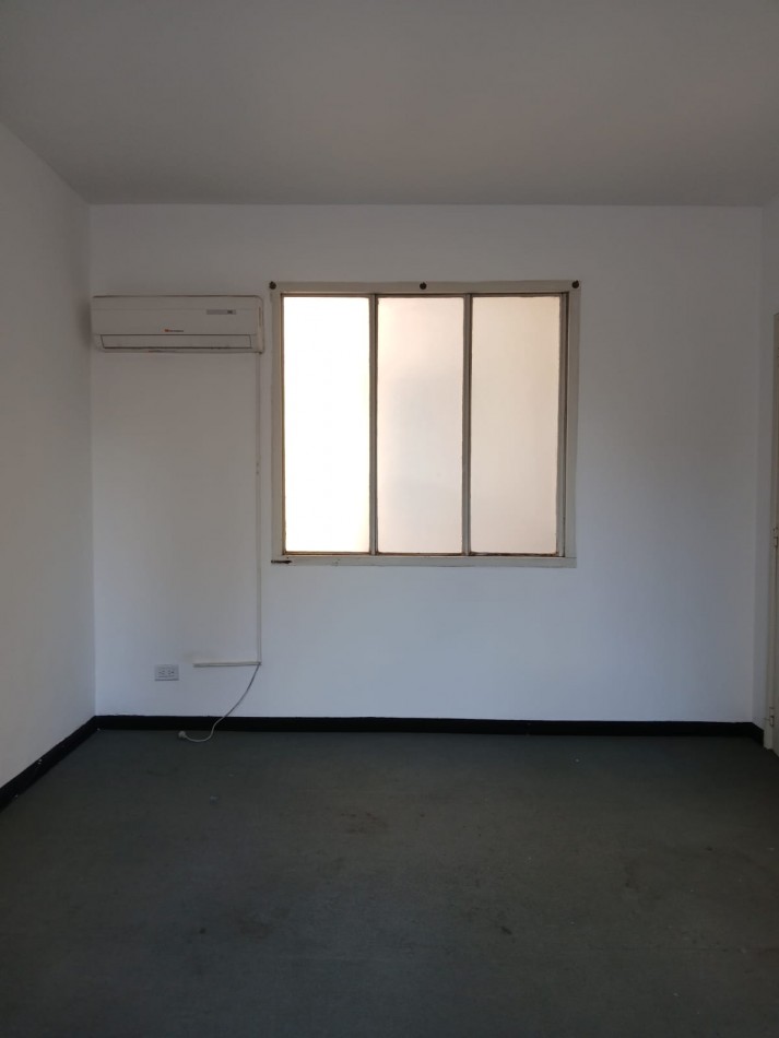 48 e/ 12 y 13 - ALQUILER de oficina con baño privado- ZONA TRIBUNALES