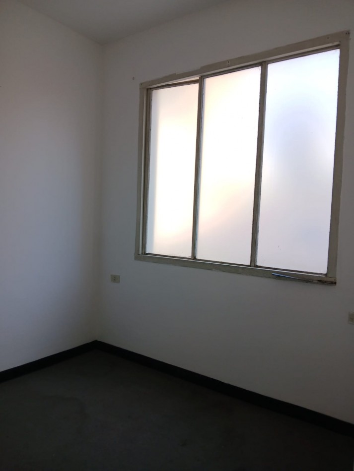 48 e/ 12 y 13 - ALQUILER de oficina con baño privado- ZONA TRIBUNALES