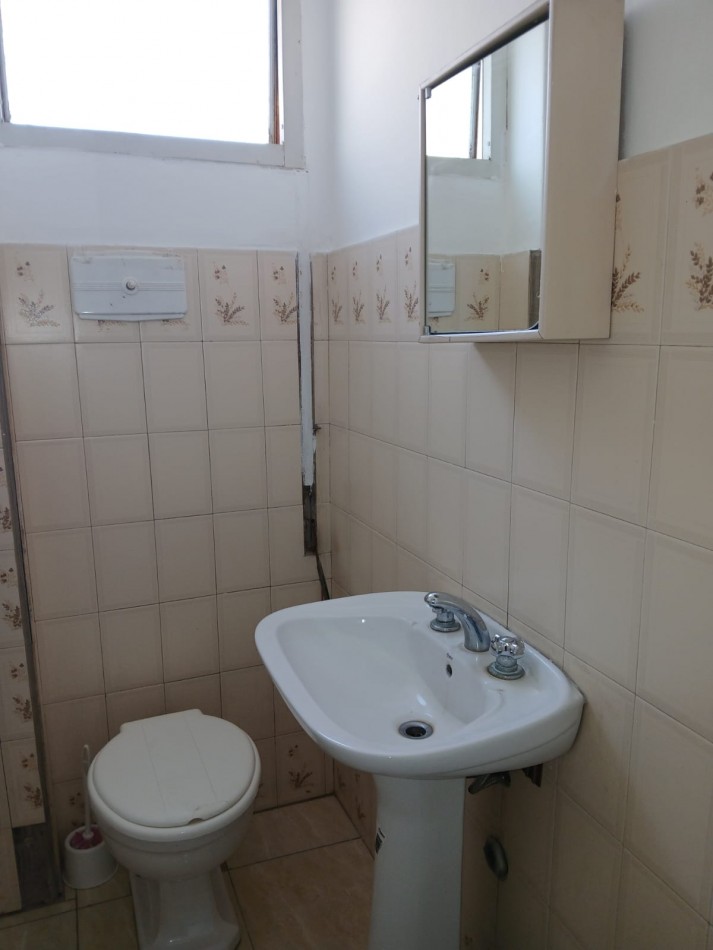 48 e/ 12 y 13 - ALQUILER de oficina con baño privado- ZONA TRIBUNALES