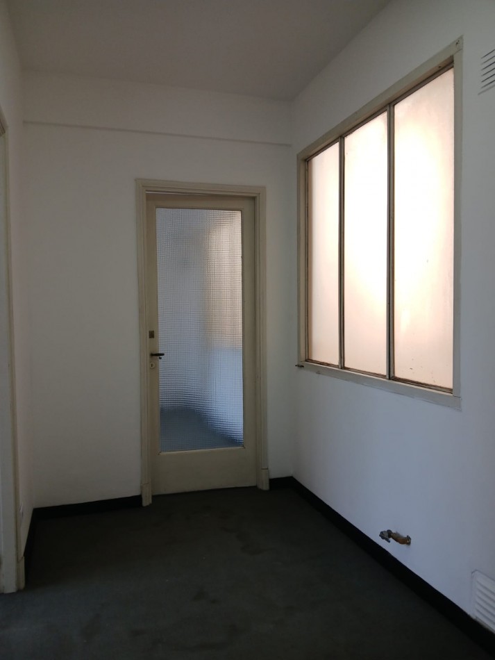 48 e/ 12 y 13 - ALQUILER de oficina con baño privado- ZONA TRIBUNALES