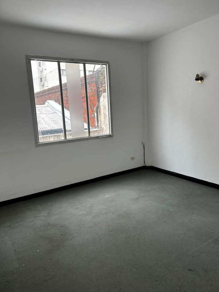 48 e/ 12 y 13 - ALQUILER de oficina con baño privado- ZONA TRIBUNALES