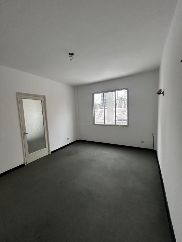 48 e/ 12 y 13 - ALQUILER de oficina con baño privado- ZONA TRIBUNALES