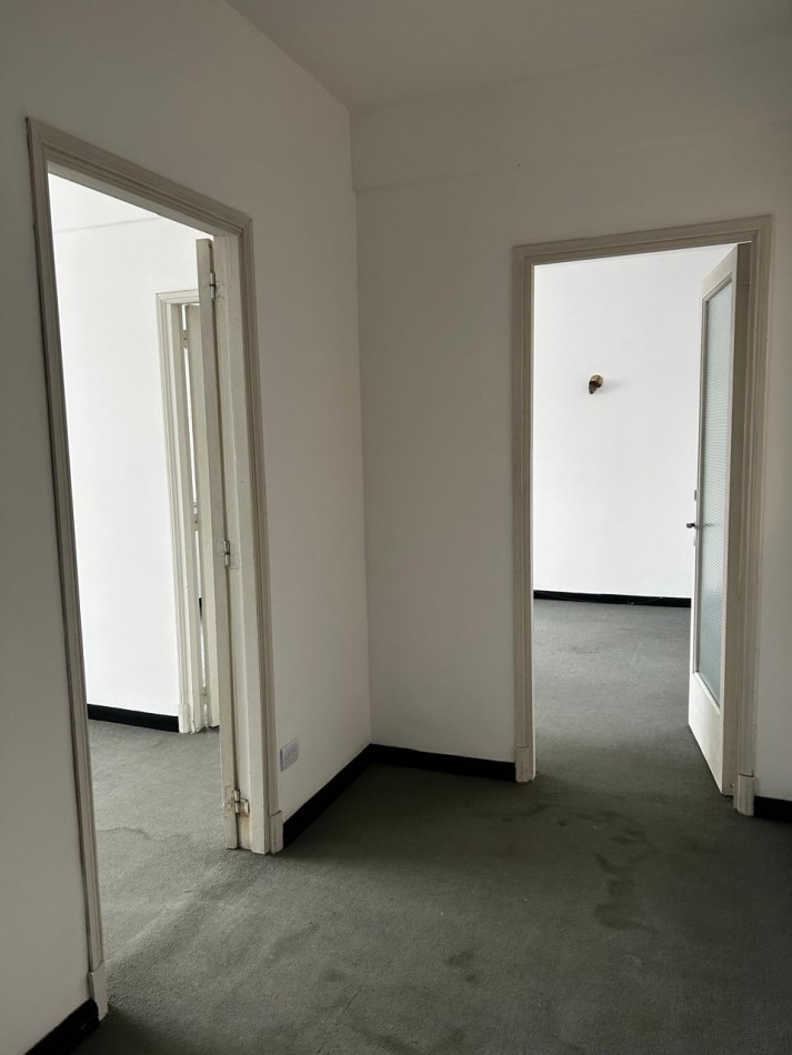 48 e/ 12 y 13 - ALQUILER de oficina con baño privado- ZONA TRIBUNALES