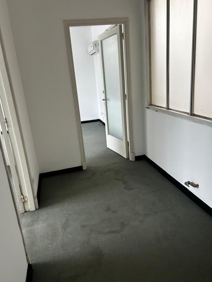 48 e/ 12 y 13 - ALQUILER de oficina con baño privado- ZONA TRIBUNALES