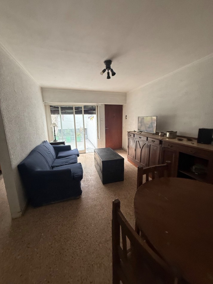 14 e/ 63 y 64 - 2 Dorm - 2 patios - cochera cubierta 