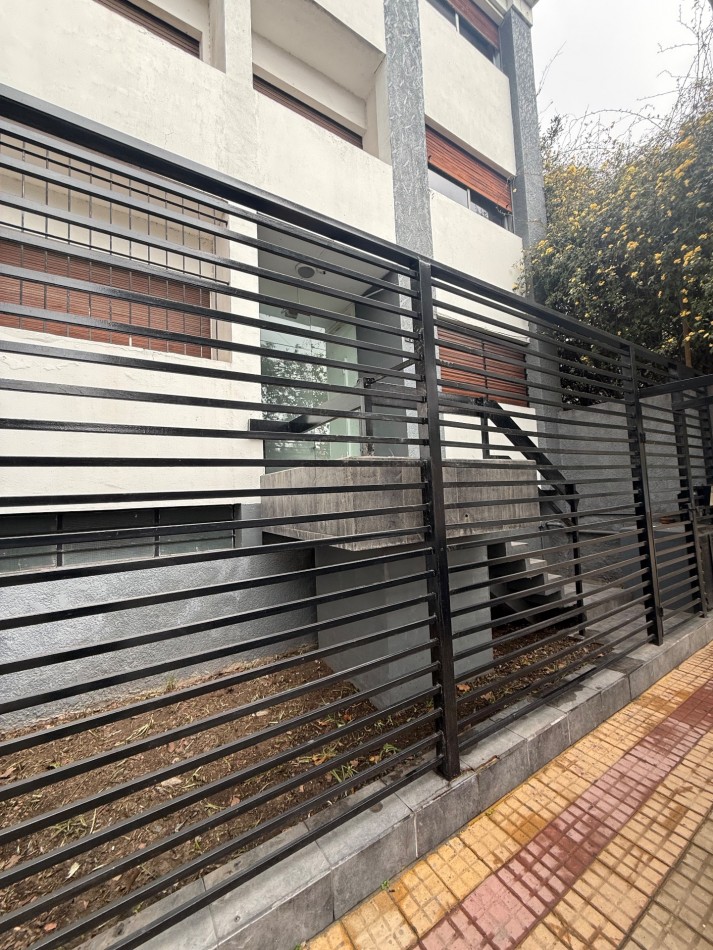 14 e/ 63 y 64 - 2 Dorm - 2 patios - cochera cubierta 