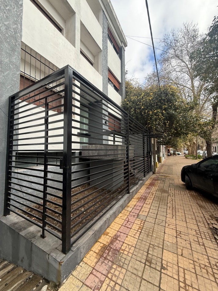 14 e/ 63 y 64 - 2 Dorm - 2 patios - cochera cubierta 