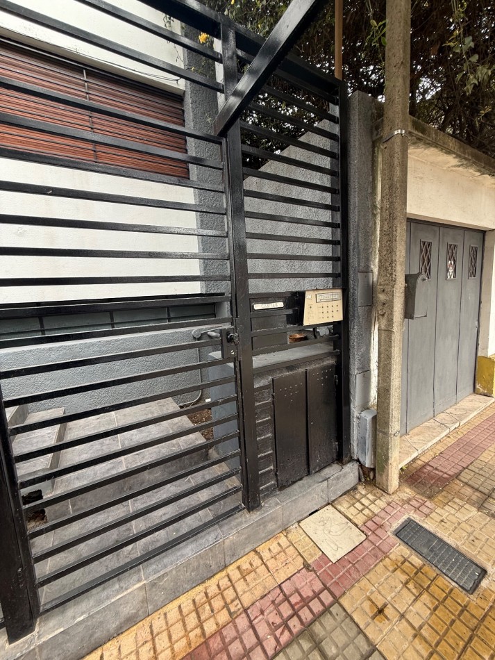 14 e/ 63 y 64 - 2 Dorm - 2 patios - cochera cubierta 