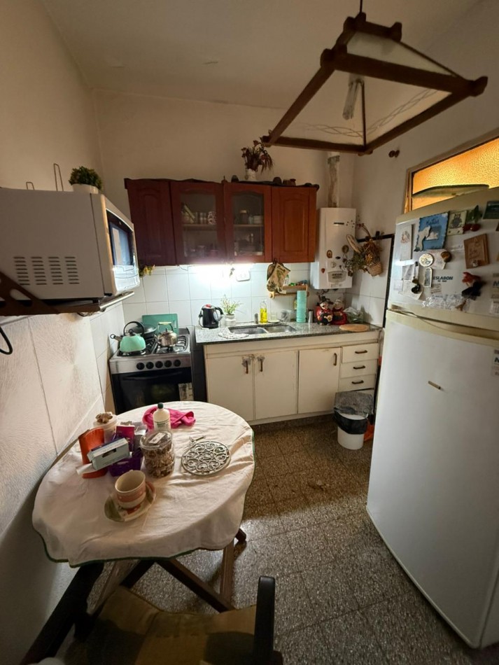AV32 E/ 2 Y 3 - PH INTERNO AL FONDO - DOS DORMITORIOS Y PATIO
